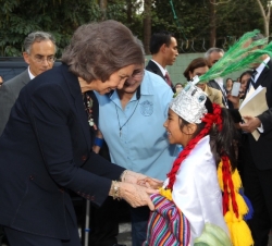 Doña Sofía a su llegada al Proyecto Social de la ONGD Futuro Vivo